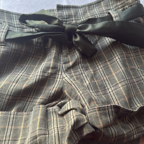 3/$10 Gianni Bini Green Plaid Belted Shorts - Picture 2 of 6